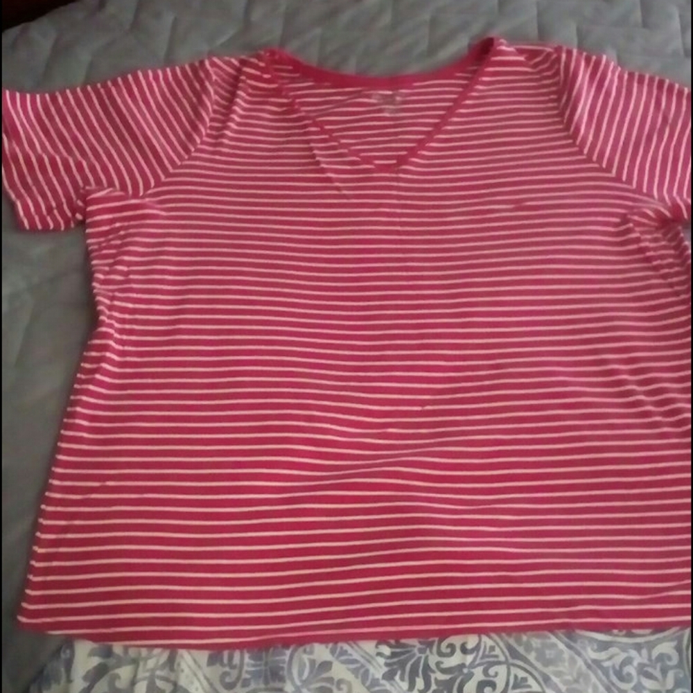 Pink shirt sleeve tee 26/28 close out sale 🎉